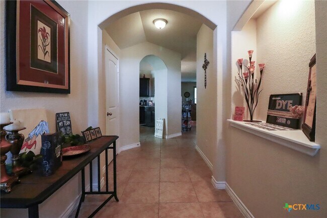 Building Photo - 802 Valentino Dr