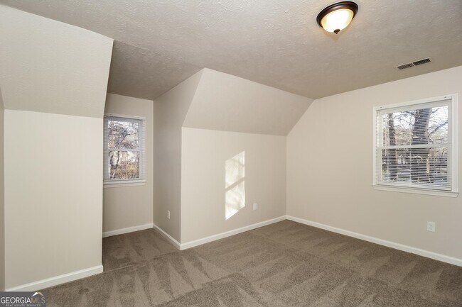 Building Photo - 413 Oak Landing Dr