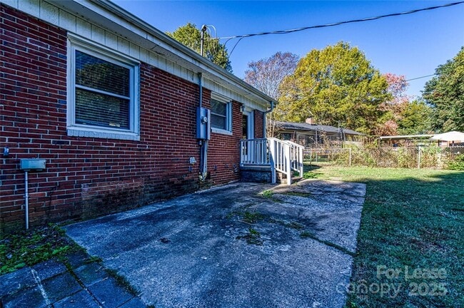 Building Photo - 1913 Optimist Ln