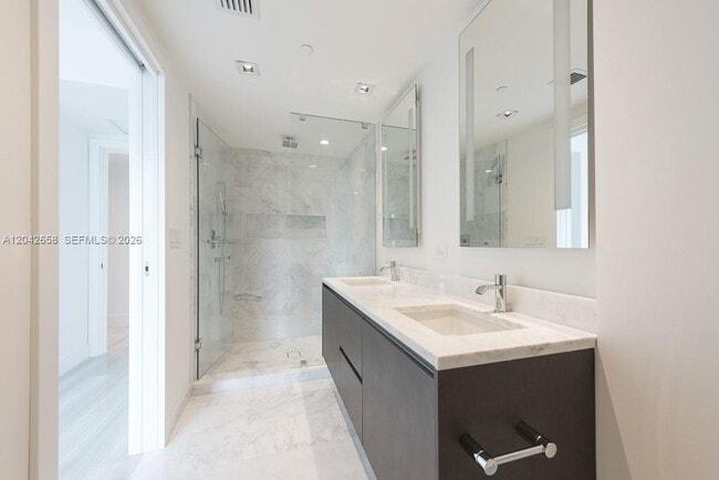 Building Photo - 1451 Brickell Ave