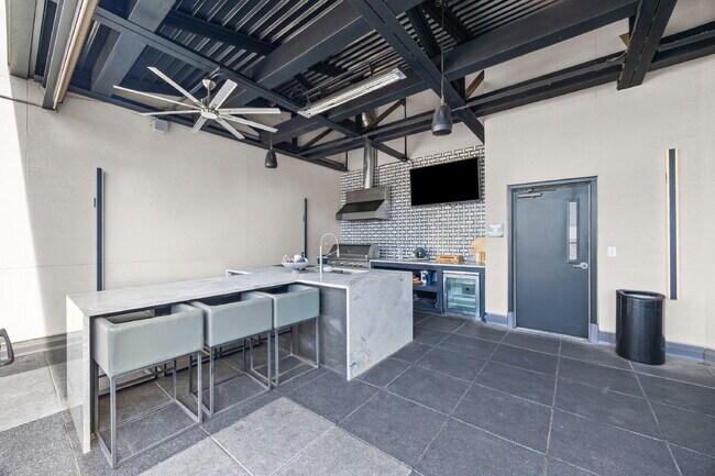 Building Photo - Urban Loft Condo Featuring Stunning Views & Rooftop Entertaining