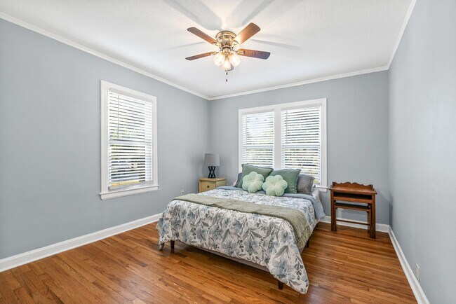 Building Photo - 805 W Ash St