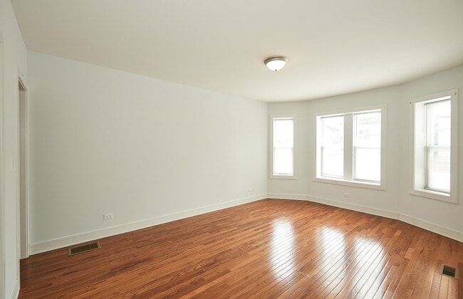 Building Photo - 6134 N Washtenaw Ave