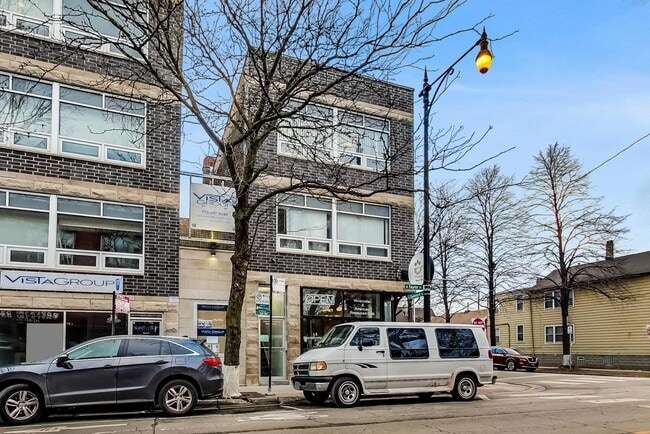 Building Photo - 2325 W Taylor St
