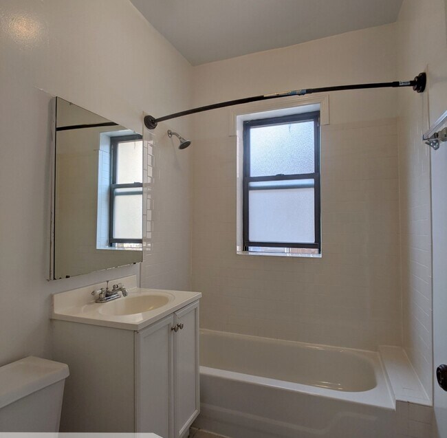 Building Photo - 2524 N Kedzie Blvd