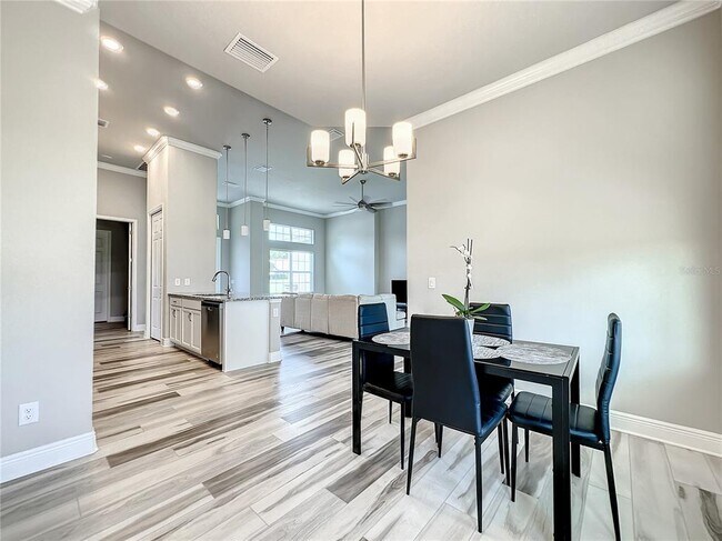 Building Photo - 725 E Charleston Ct