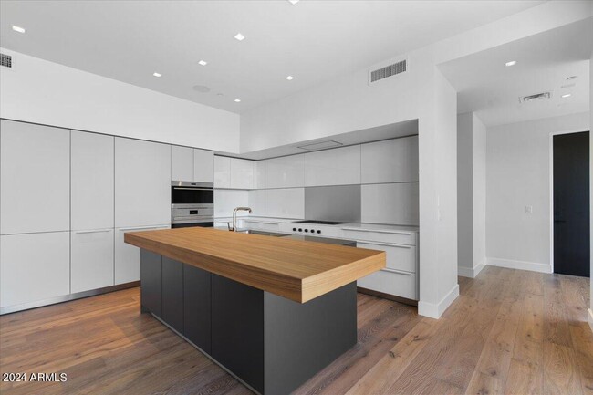 Building Photo - 6311 E Phoenician Blvd