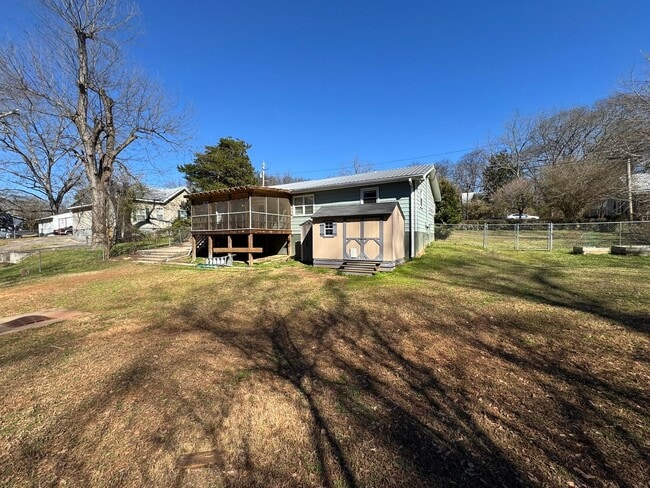 Building Photo - Arch Street Gem!