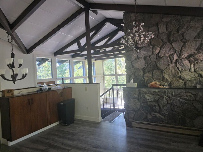 Building Photo - 686 Virginia Dr