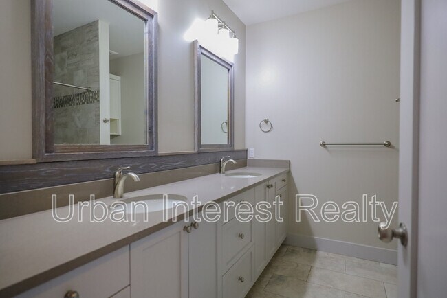 Building Photo - 15 Palm St