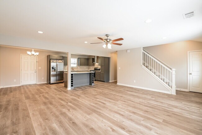 Building Photo - 6662 Wildwood Ct