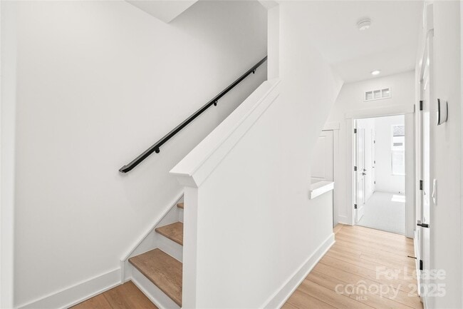 Building Photo - 417 Blairhill Rd