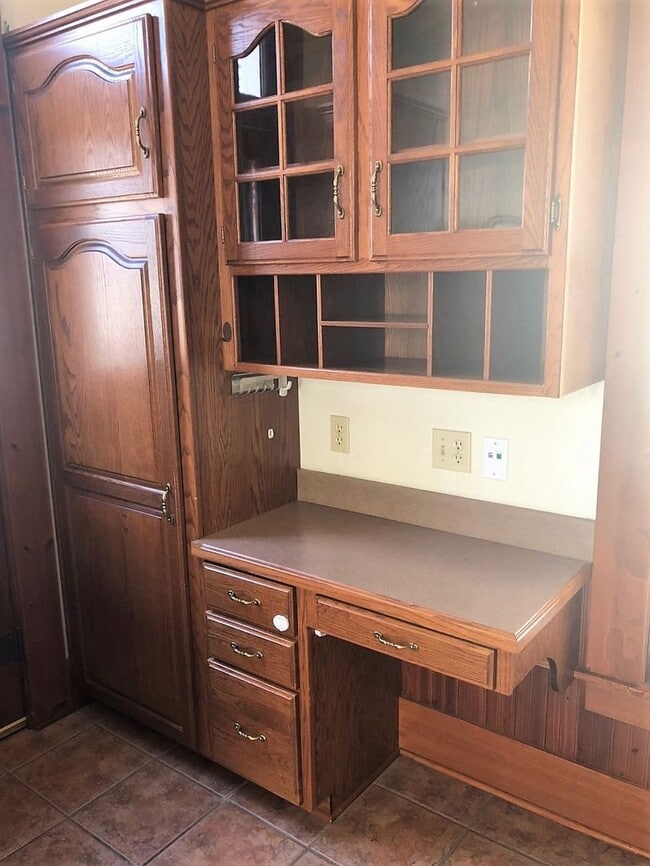 Building Photo - 4 Bed, 2 Bath, Home Office, Pet Friendly!!