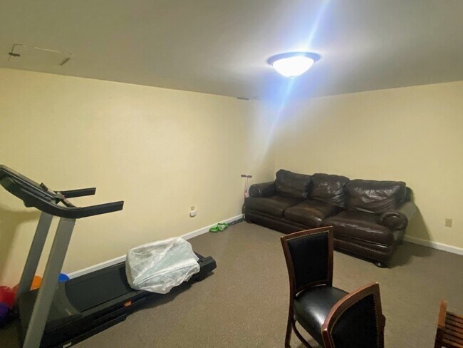 Building Photo - 224 Park St