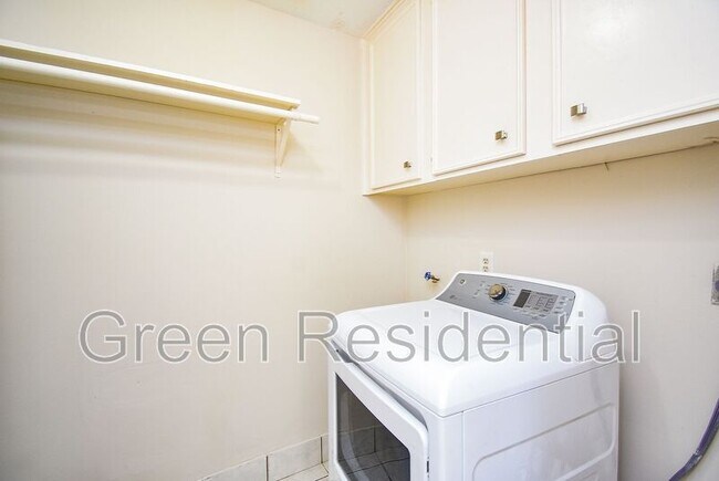 Building Photo - 11366 Oakcenter Dr