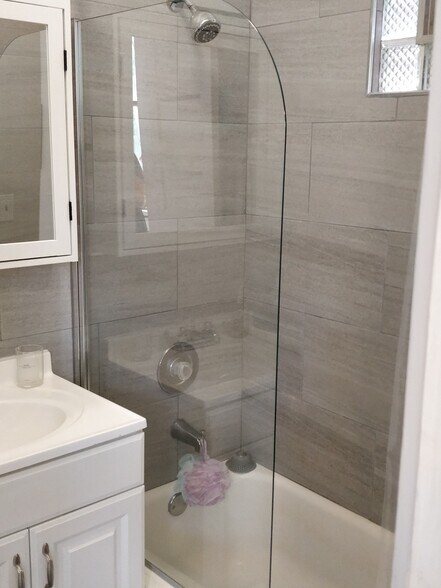 Bathroom - 902 W Grace St