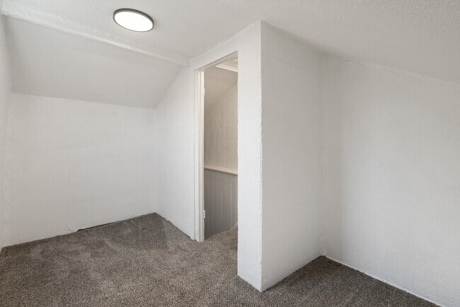 Building Photo - 1313 Lowrie St