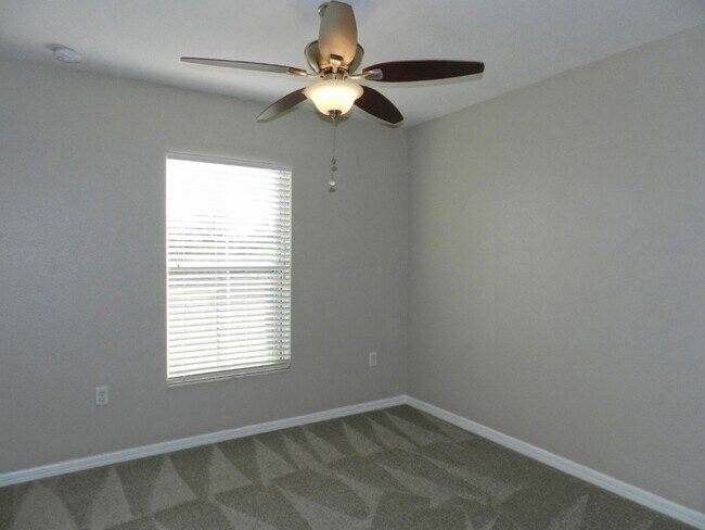 Building Photo - Quality Townhome In Convenient Location!