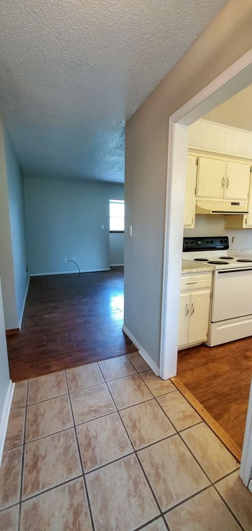 Building Photo - 3 Bedroom 1.5 Bath with Garage