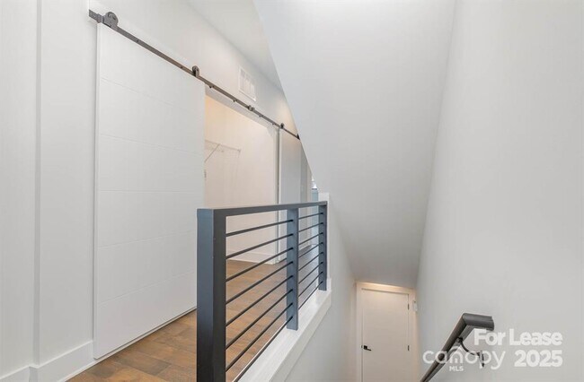 Building Photo - 1225 Minter Pl