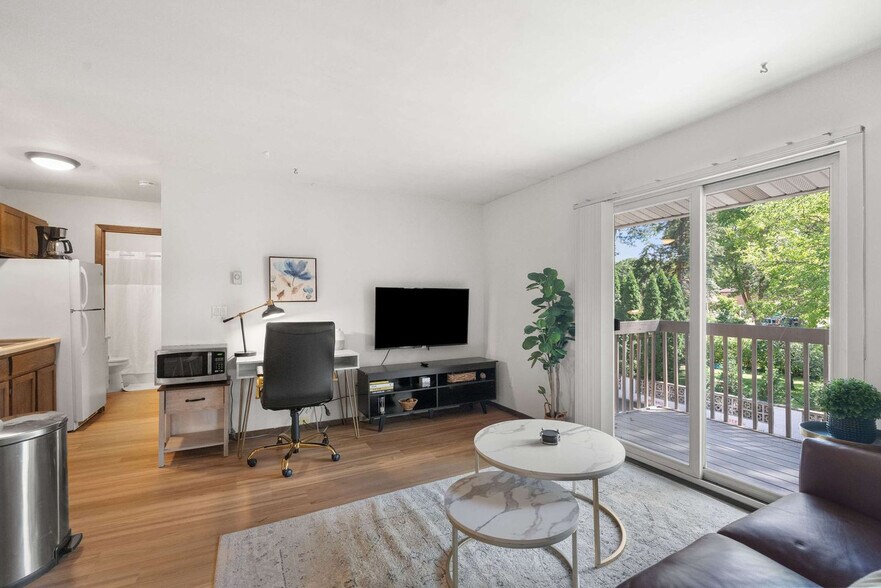 Building Photo - 2601 University Ave