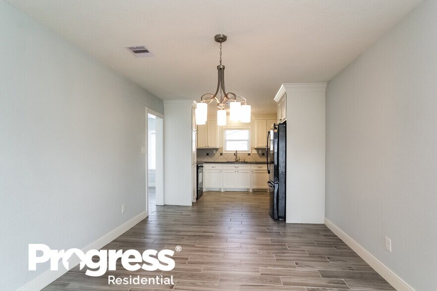 Building Photo - 1140 Glenda St