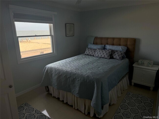 Building Photo - 25 Shinnecock Rd