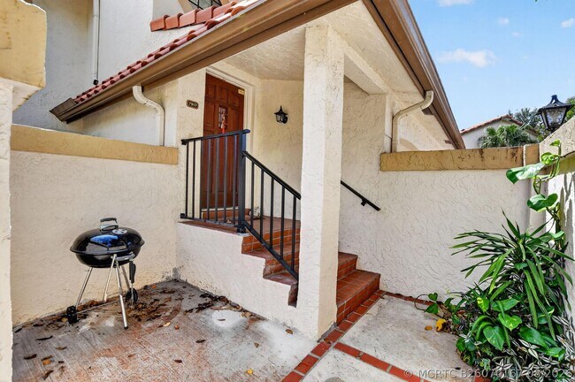 Building Photo - 7917 La Mirada Dr