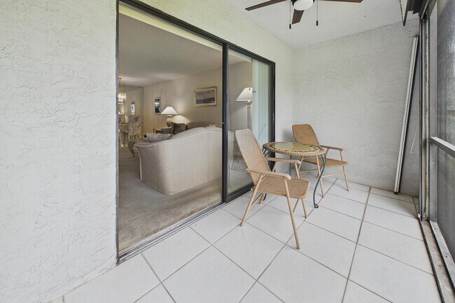 Building Photo - 15451 Pembridge Dr