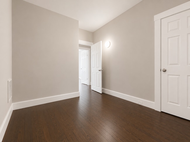 Building Photo - 614 N Streeper St