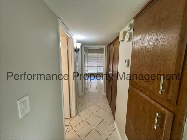 Building Photo - Charming 2 Bed/1 Bath Westchester Condo w/...