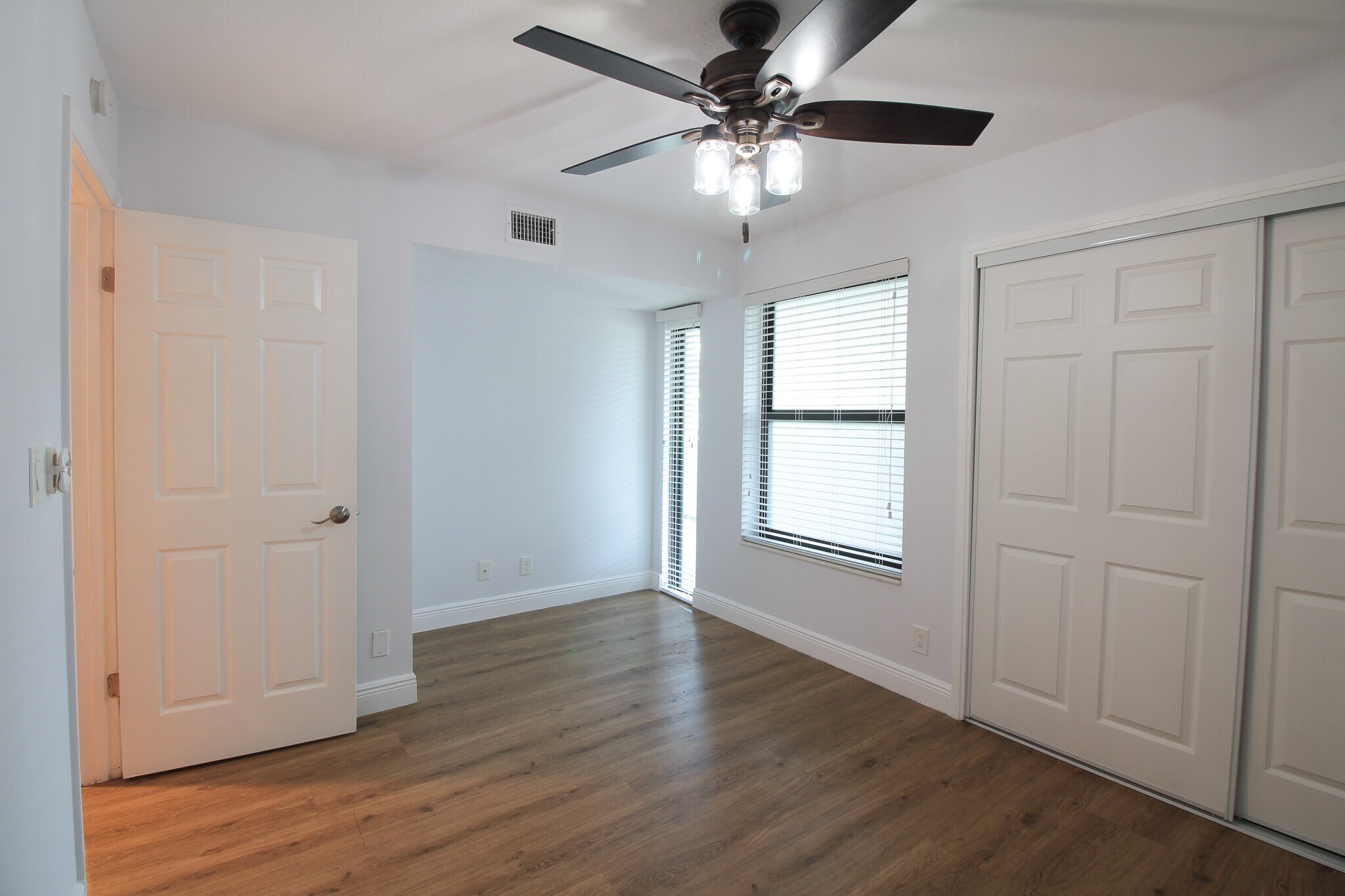 Building Photo - 6562 Boca del Mar Dr