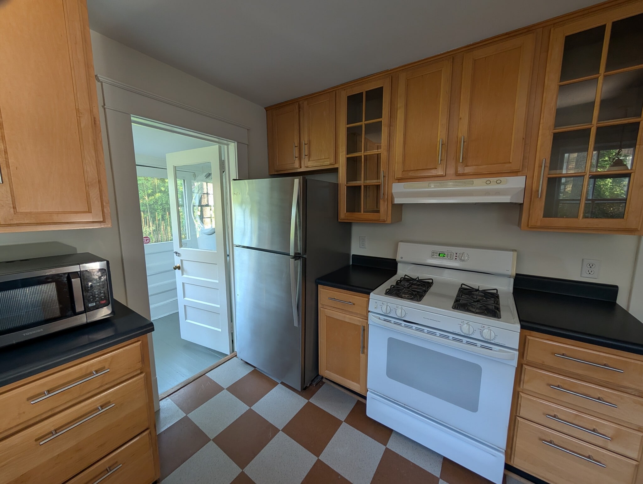 Kitchen - 809 Simpson St