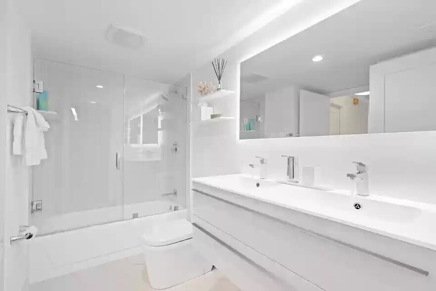 Building Photo - 2111 Wisconsin Ave NW