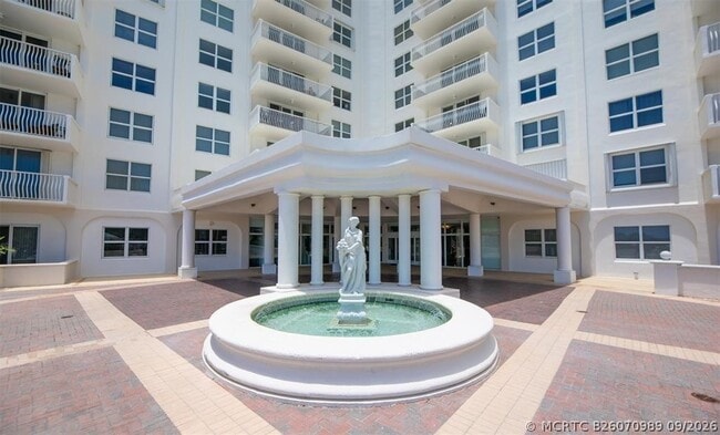 Building Photo - 1 Las Olas Cir