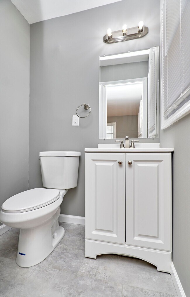 Building Photo - 255 Florisota Dr