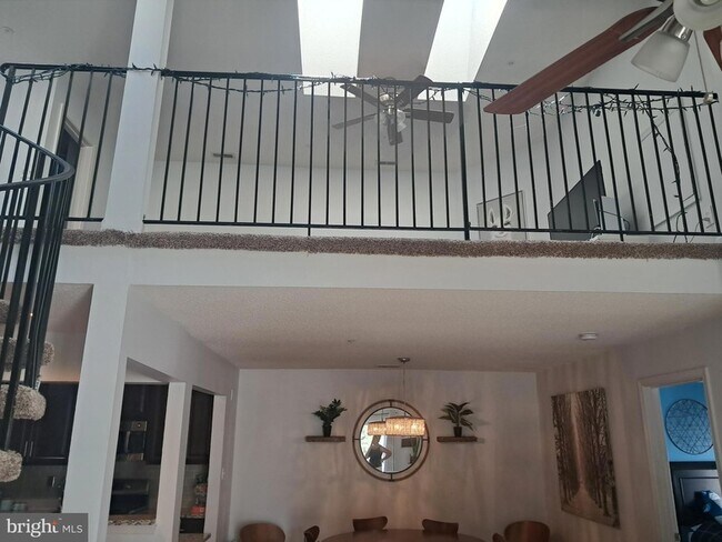 Building Photo - 10018 Vanderbilt Cir