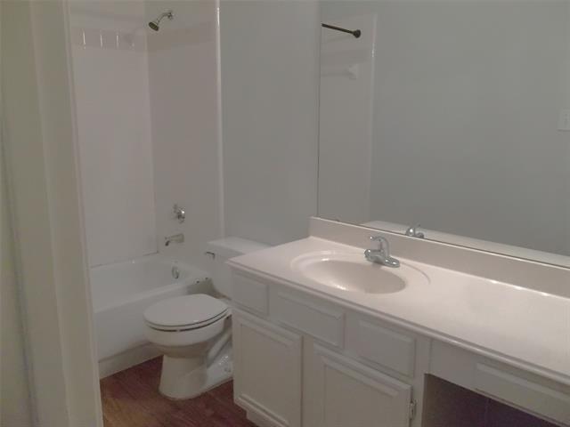 Building Photo - 8405 Greenfield Dr