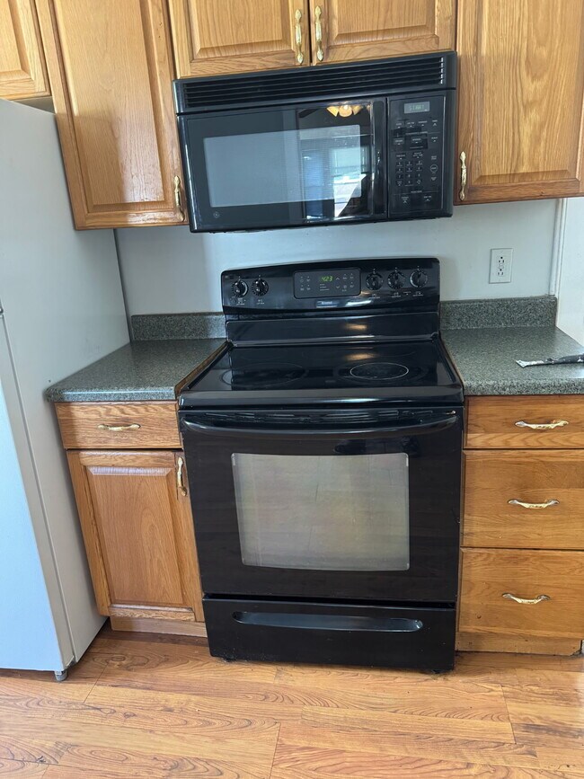 Building Photo - 1041 Dreher Ave