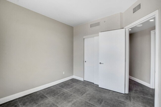 Building Photo - Turnberry Towers 4305W-Strip/City Views from this Stunning 3Bd/2.5Ba Residence