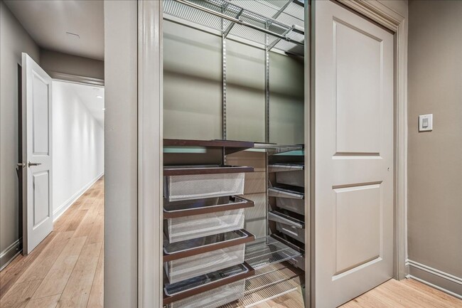 Building Photo - Modern 2BR 2BA Apartment in Columbia Heights