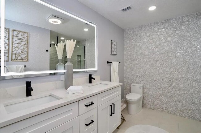 Building Photo - 2913 Eagle Lake Dr