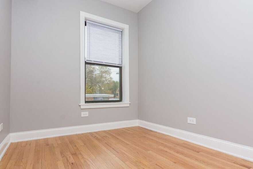 Building Photo - 5048 S Laflin St