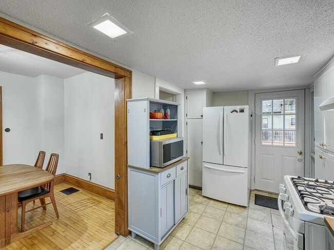 Building Photo - 43xx E Lake Harriet Blvd