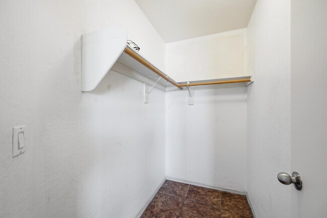 Building Photo - 12418 W Windrose Dr