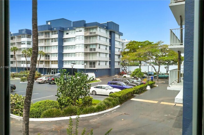 Building Photo - 16558 NE 26th Ave