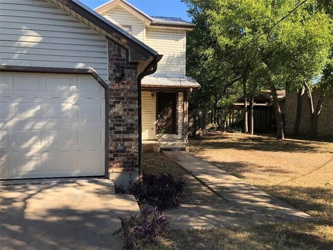 Building Photo - 5908 Parkwood Dr