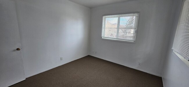 Building Photo - One Bedroom Apartment For Rent Near CU