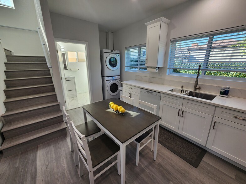 Building Photo - 10742 Gerald Ave