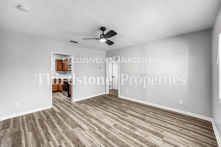 Building Photo - 1093 Prospect St